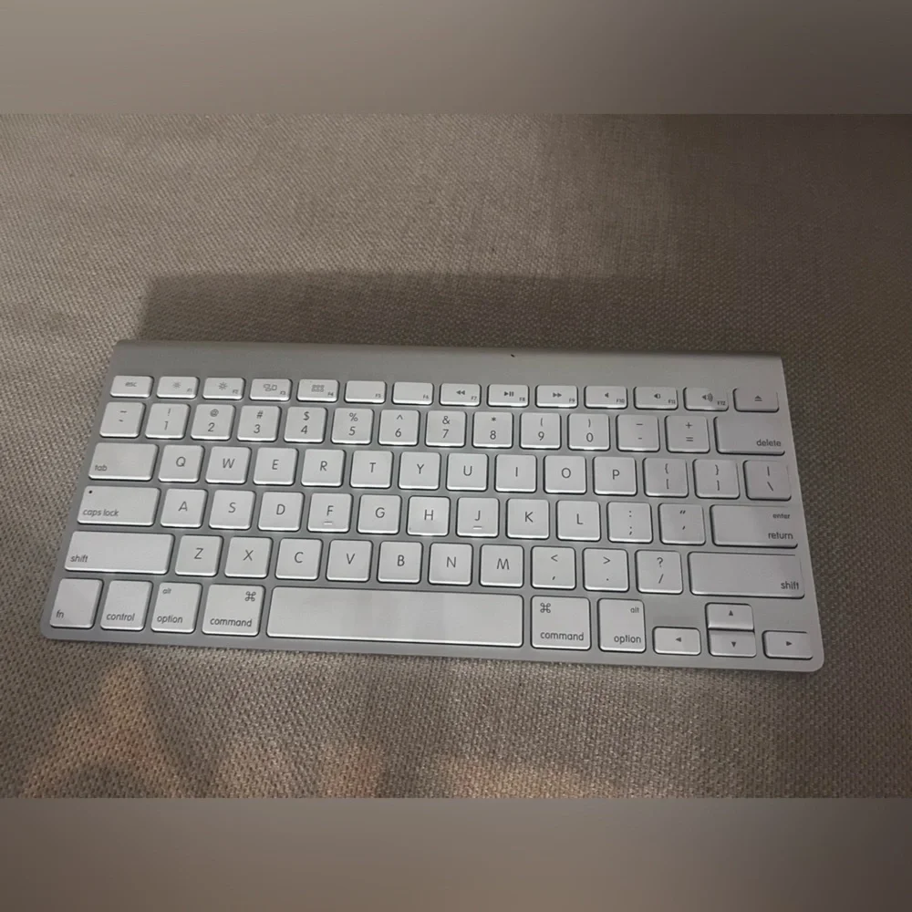 Apple Magic Wireless Keyboard (Silver)